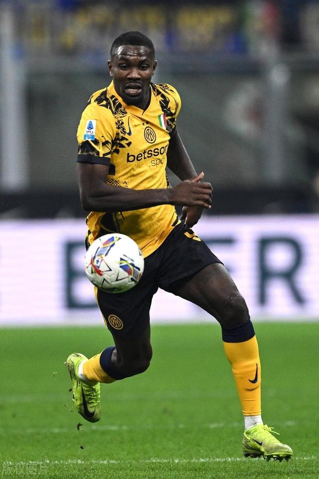 包含山东泰山四强战大胜国际米兰,马龙砍下5记关键球,全场沸腾的词条 包含山东泰山四强战大胜国际米兰,马龙砍下5记关键球,全场沸腾的词条